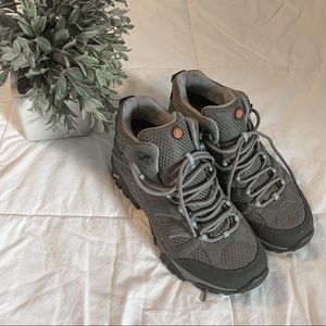 EUC Merrill Hiking Boots!